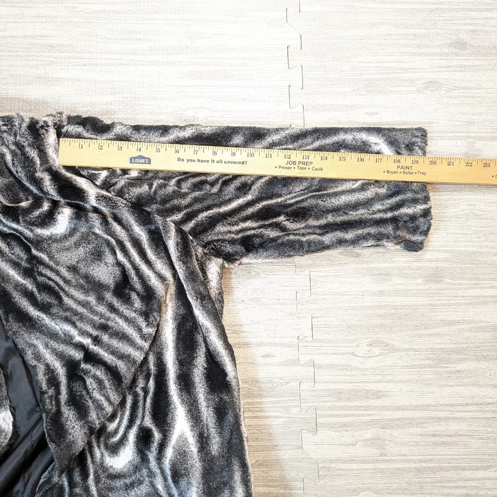 Alfred‎ Dunner Manhattan Skyli Women's Black White Faux Fur Jacket Evening 16
